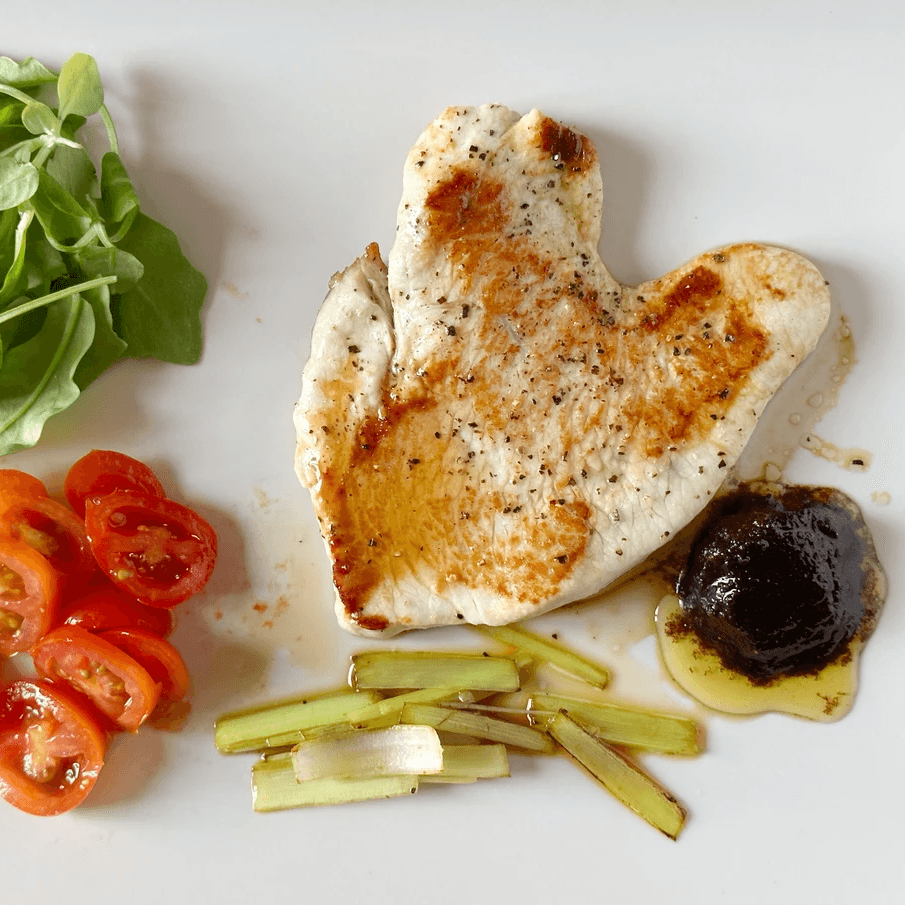 Pechuga de pavo con canónigos, tomate cherry y MISOIL